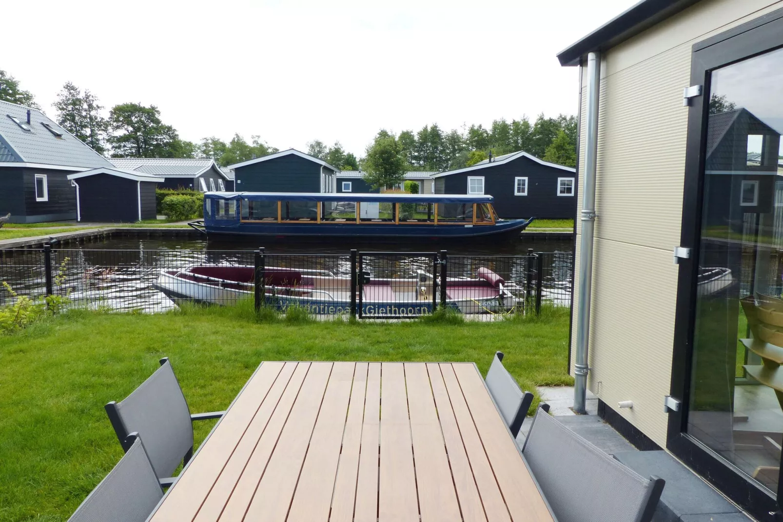 Vakantiepark Giethoorn 12-Terrace balcony