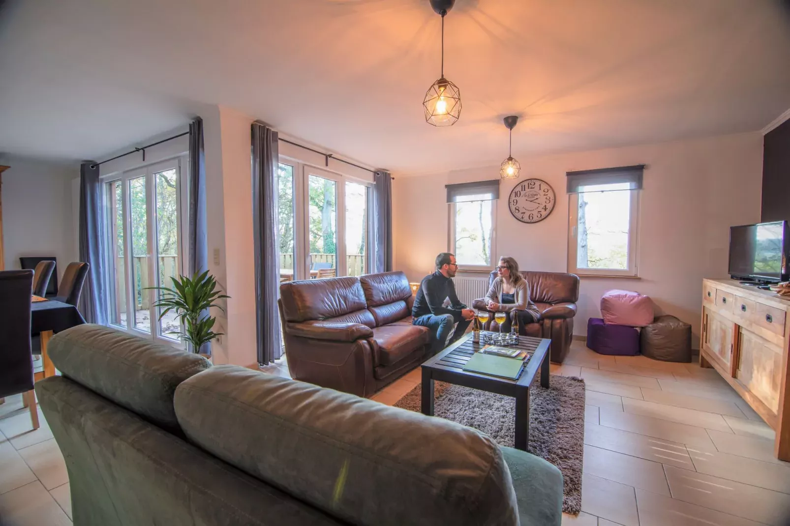 Chant d'Oiseau-Living room