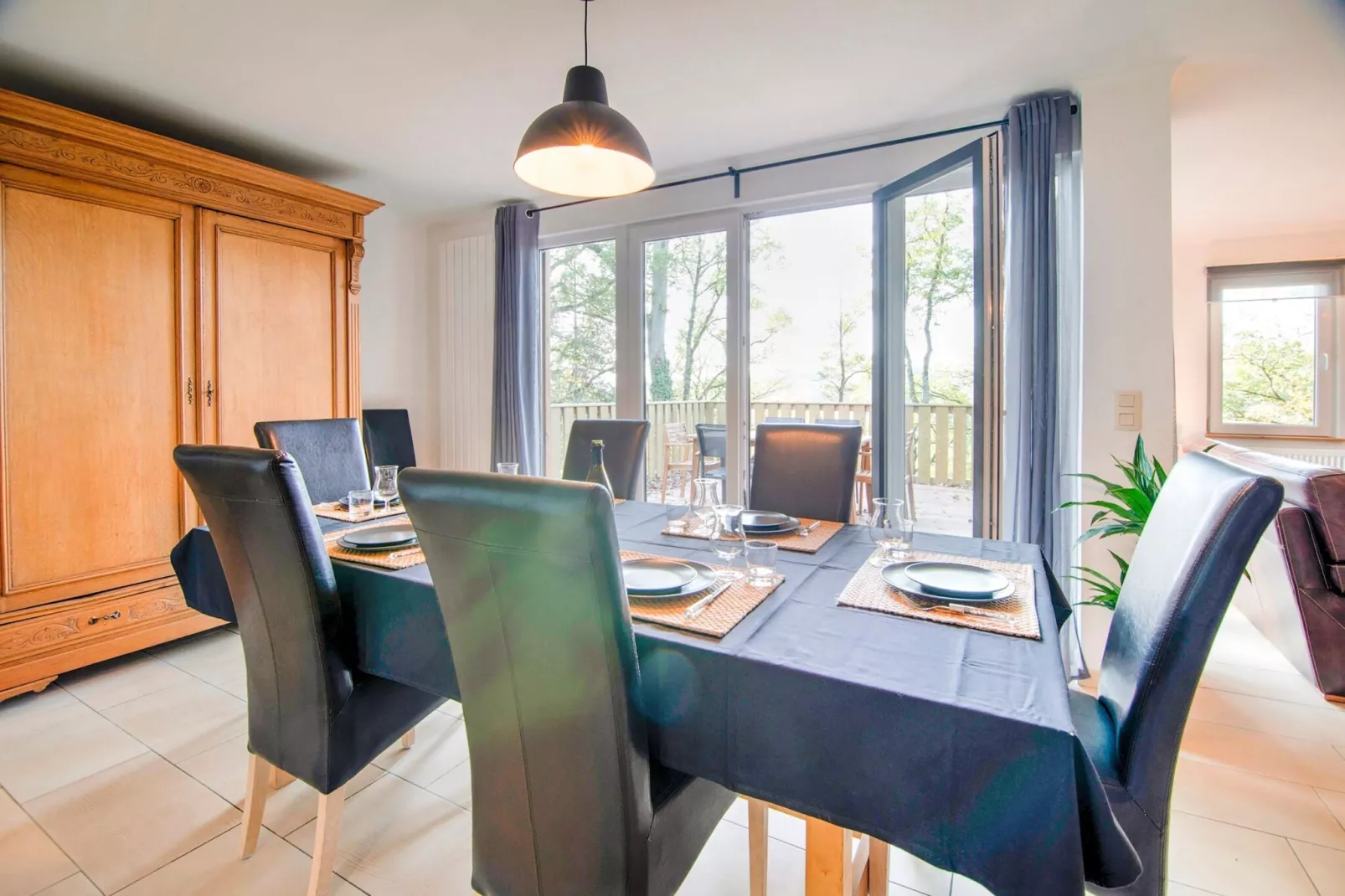 Chant d'Oiseau-Dining room