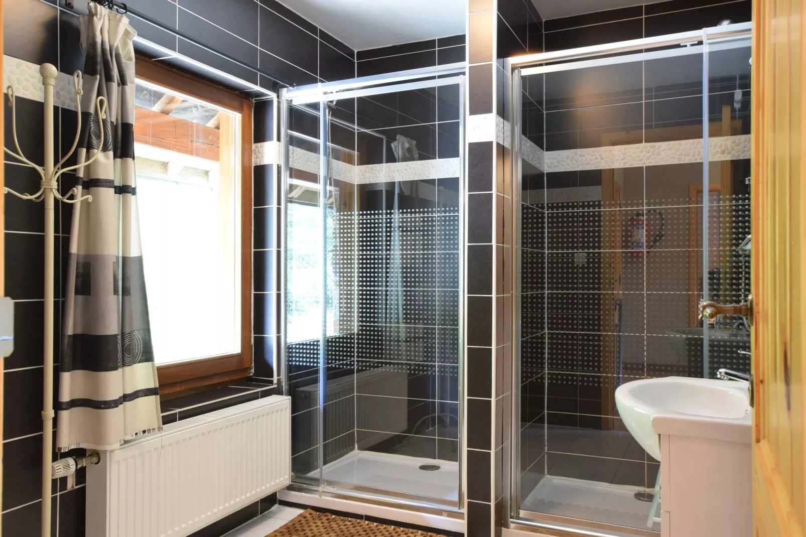 Les Mirettes-Bathroom