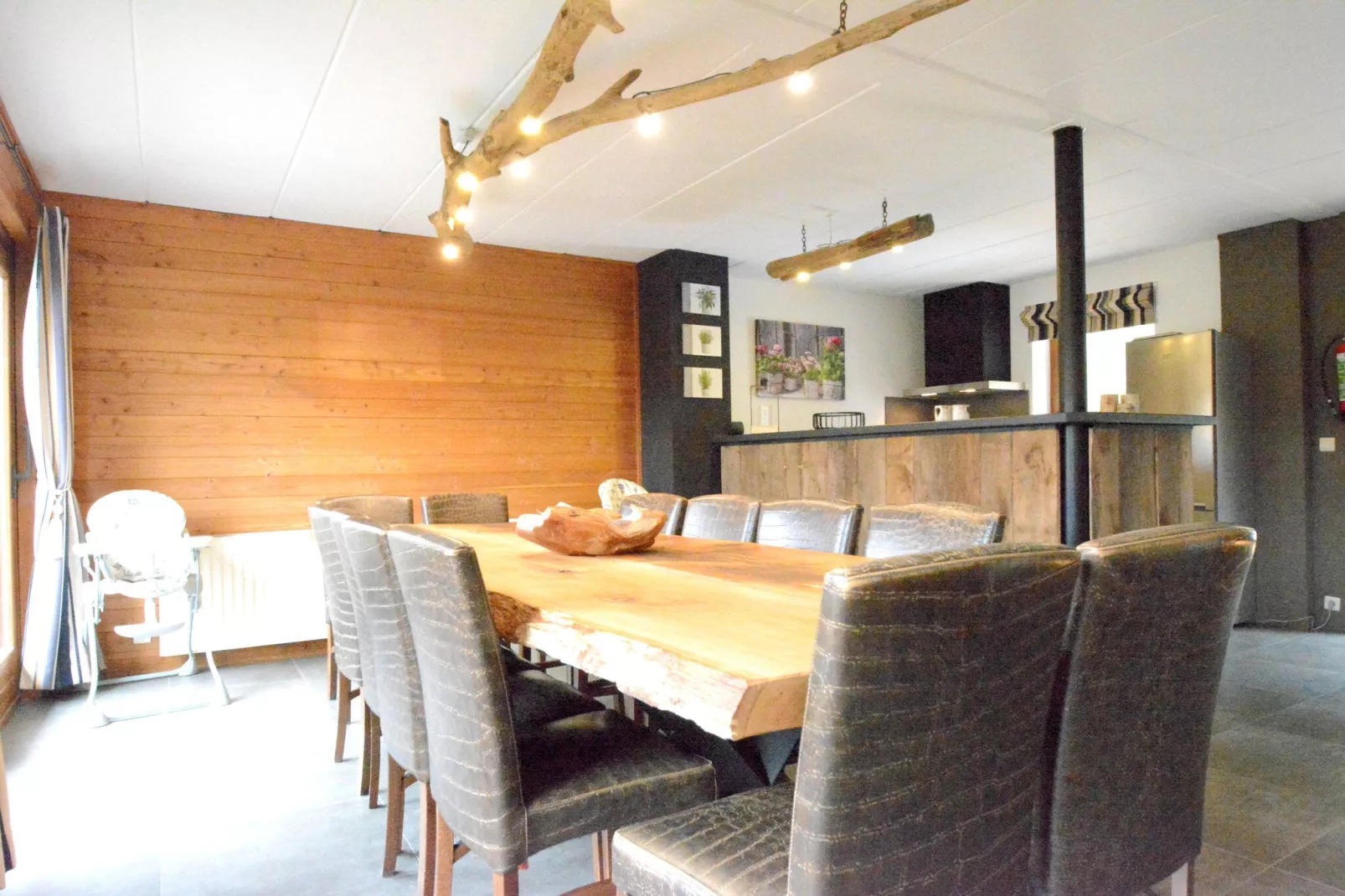 Les Mirettes-Dining room