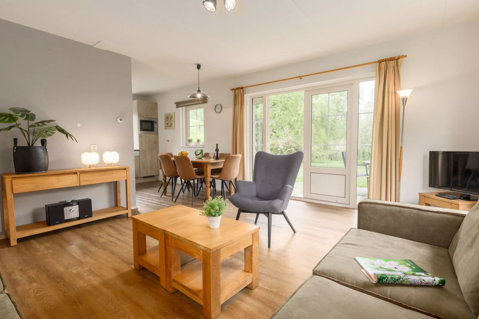 Villapark De Weerribben 5-Living room