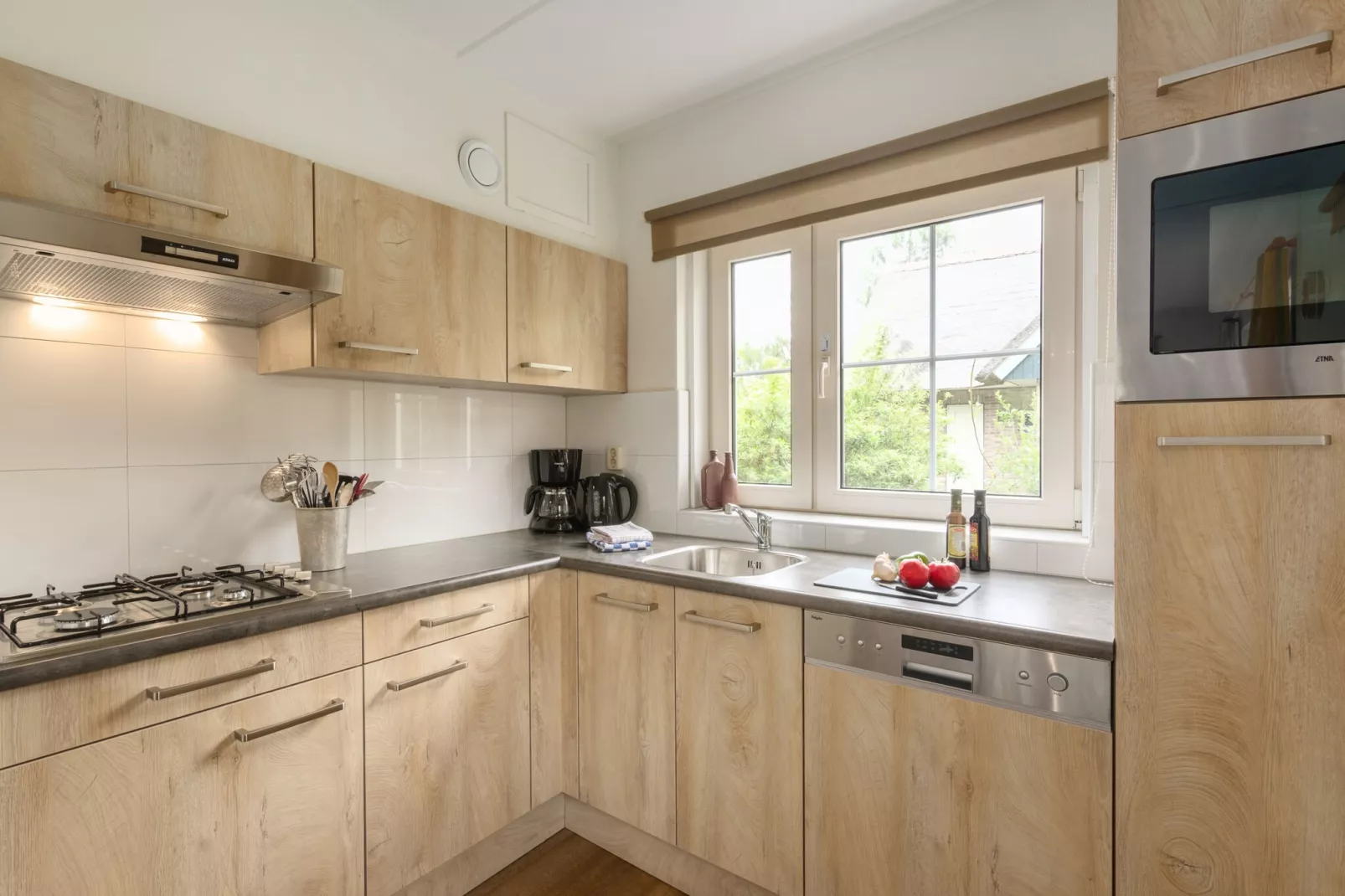 Villapark De Weerribben 5-Kitchen