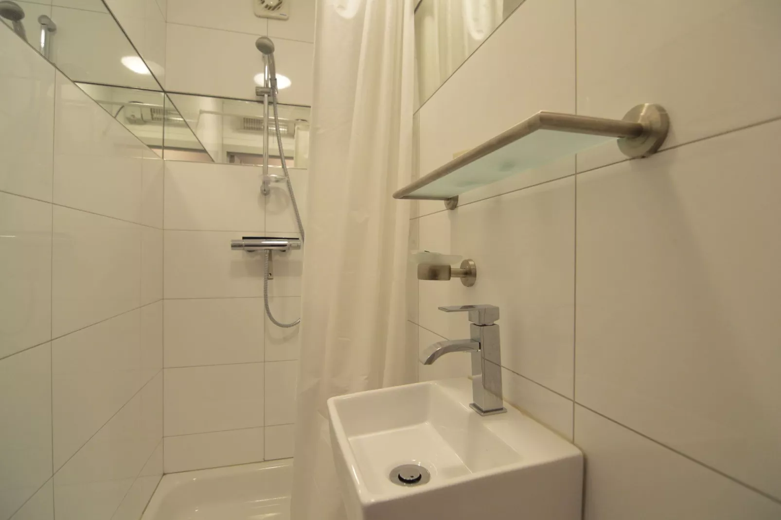 Les secrets du chat-Bathroom