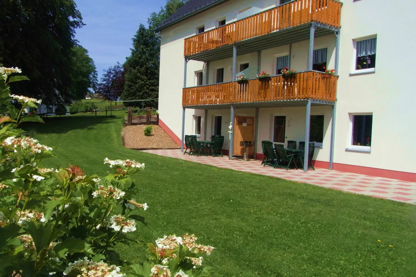 Residenz Zur Buchenallee-Exterior summer
