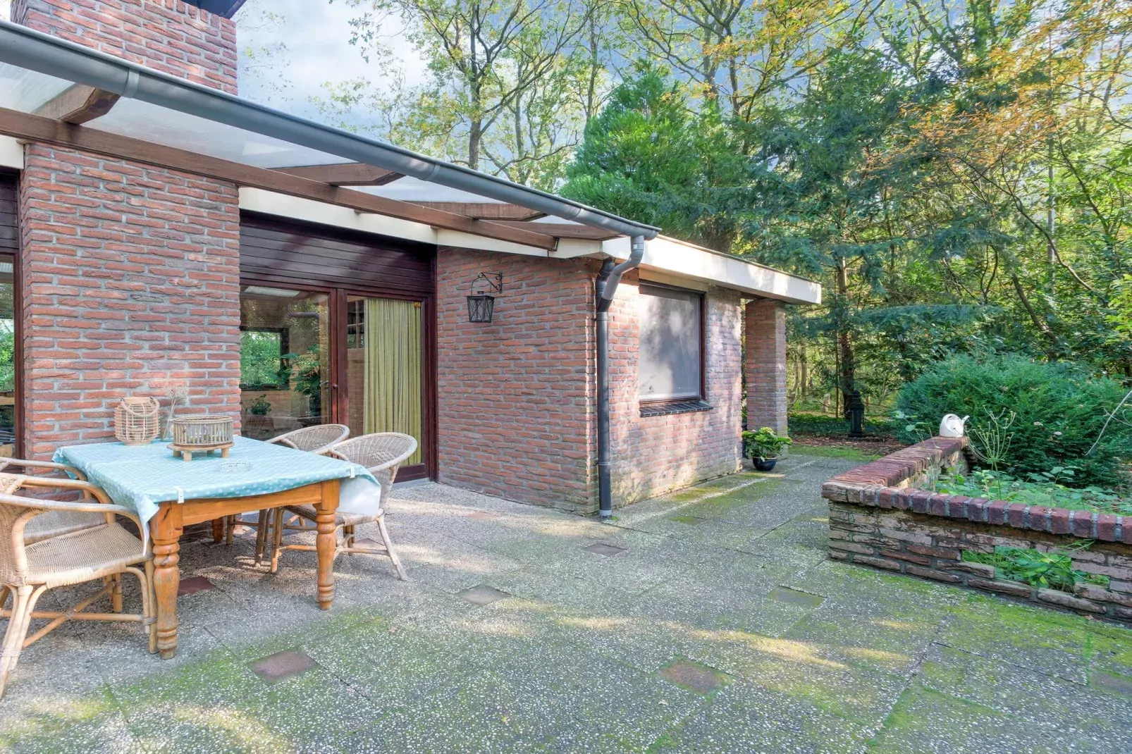 The Forest Cottage-Exterior summer