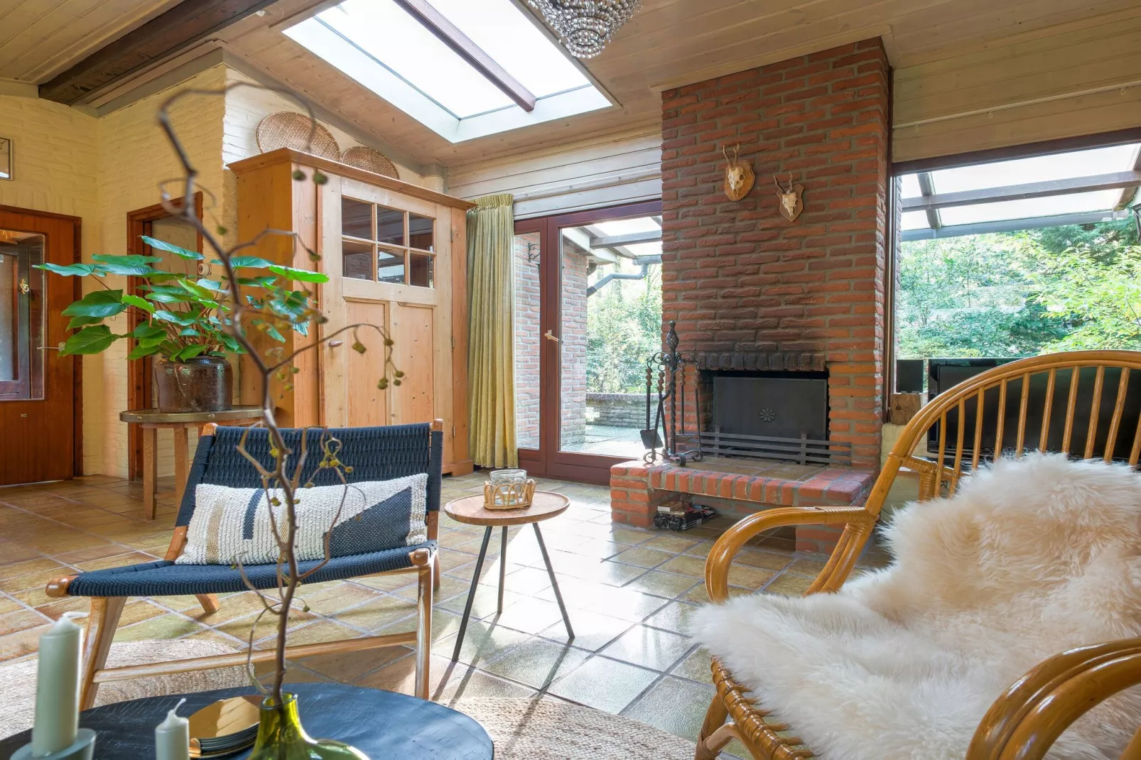 The Forest Cottage-Living room