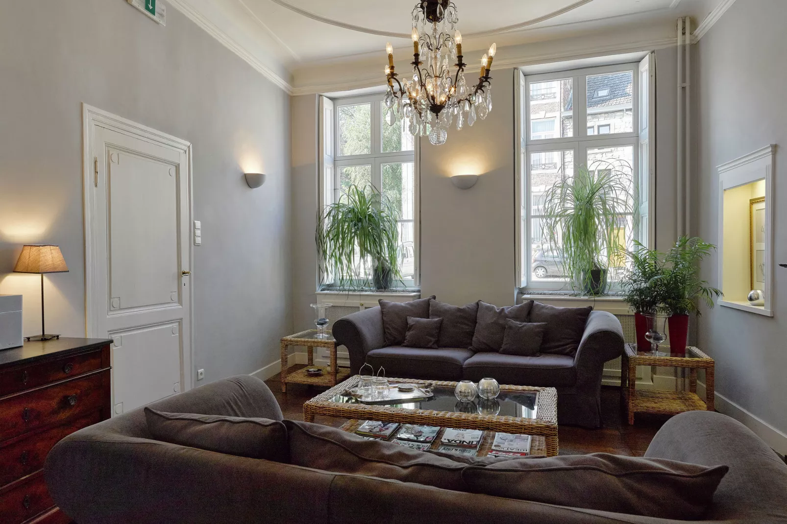Le Dragon-Living room