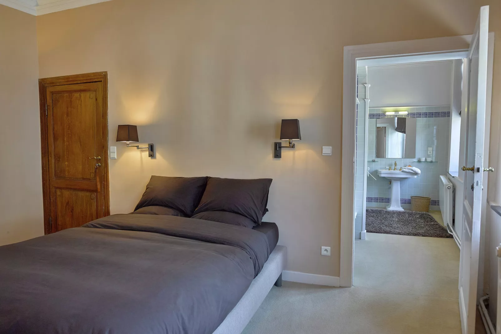 Le Dragon-Bedroom
