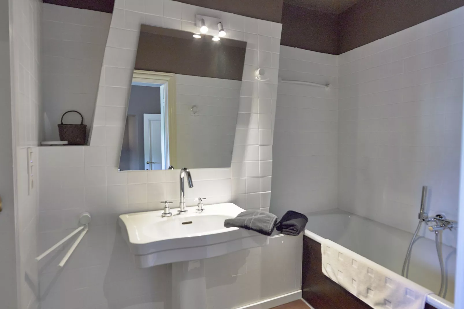 Le Dragon-Bathroom
