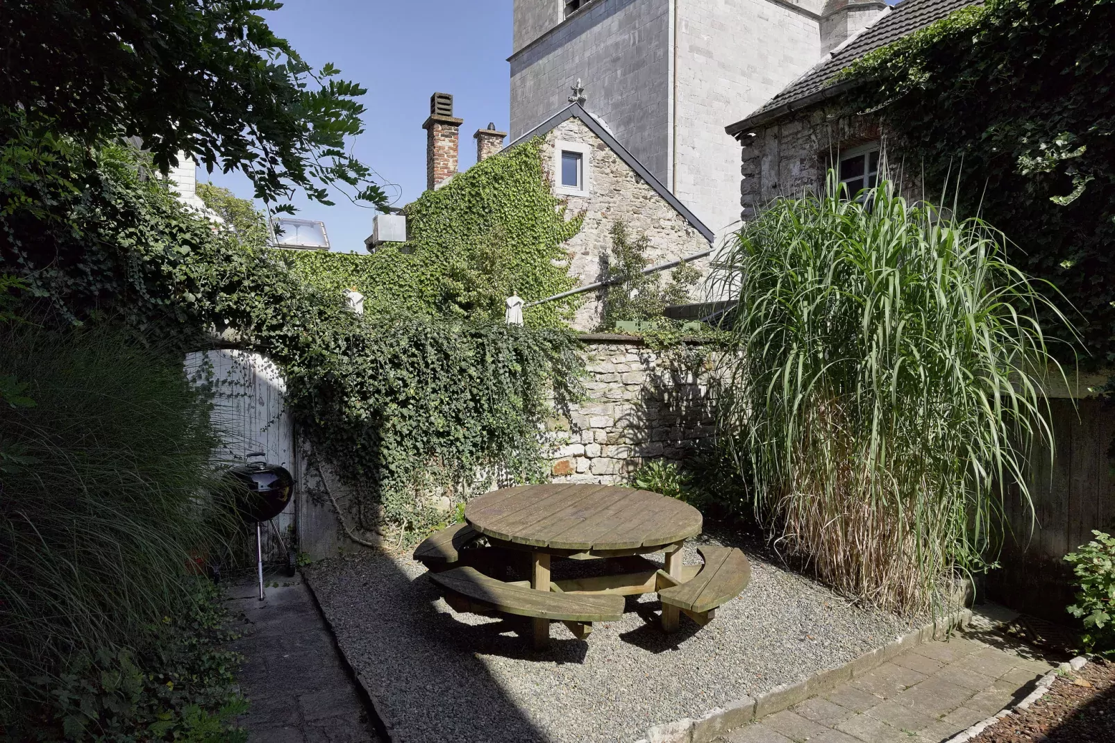 Le Dragon-Gardens summer