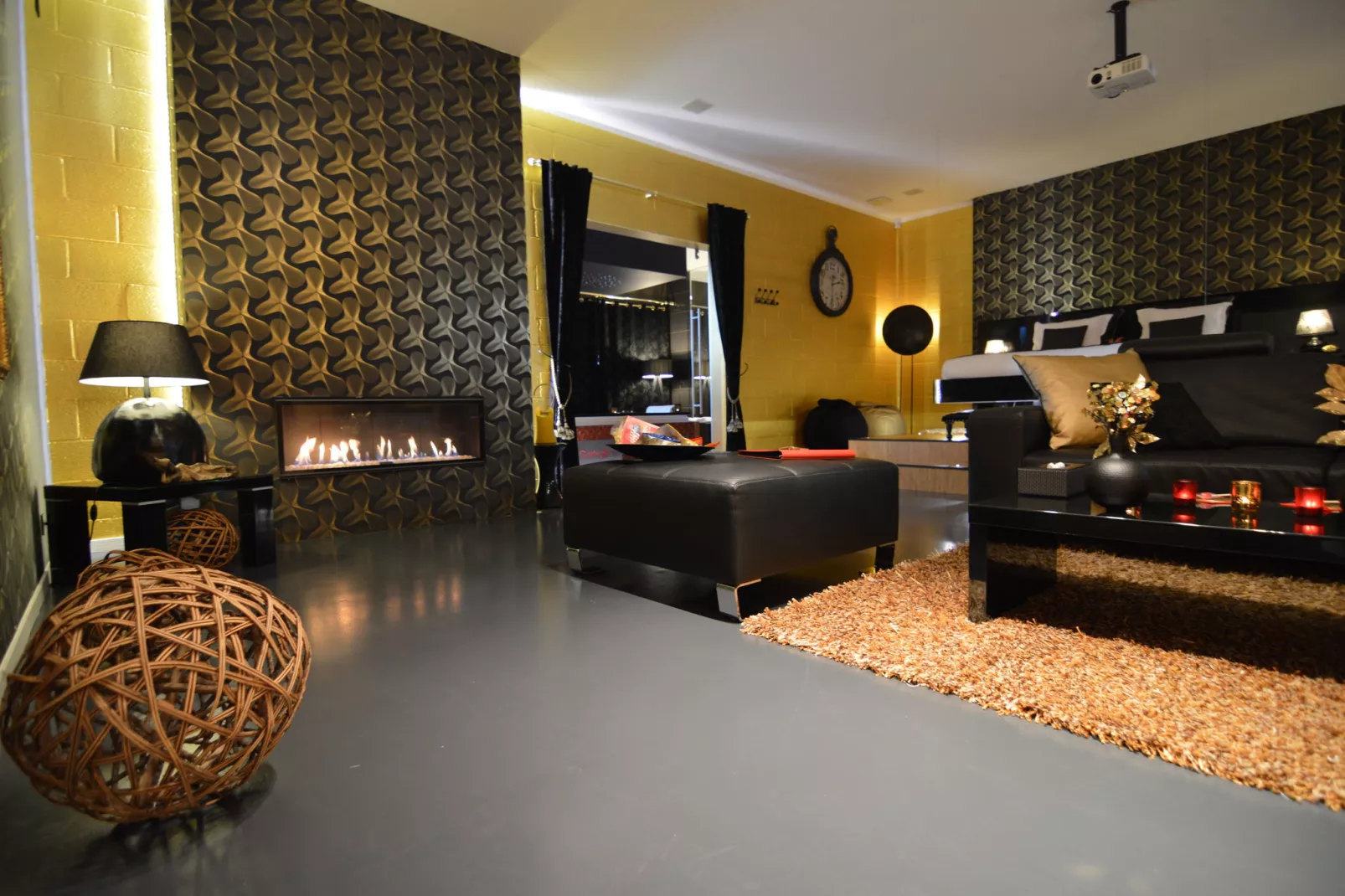 Gate One-Living room