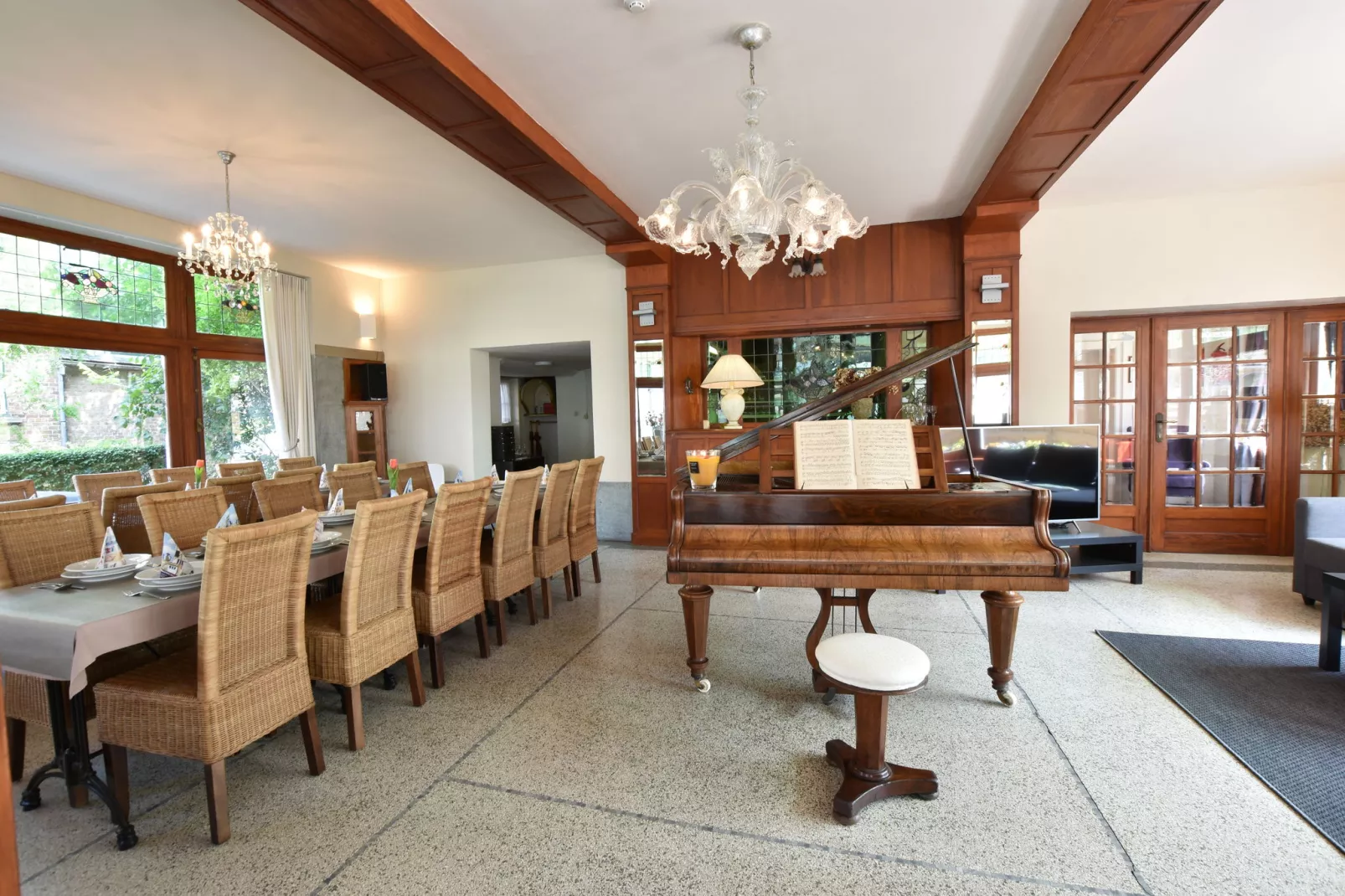 Het huis van Amelie 12  pers maximum-Dining room