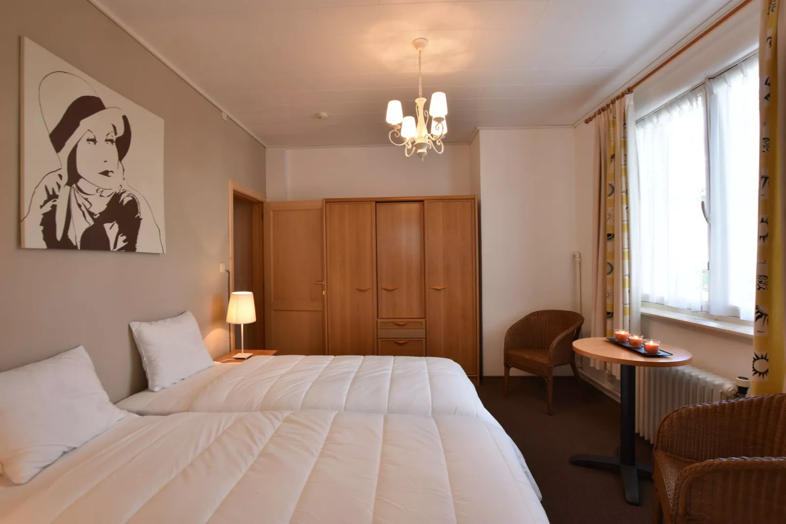 Het huis van Amelie 12  pers maximum-Bedroom