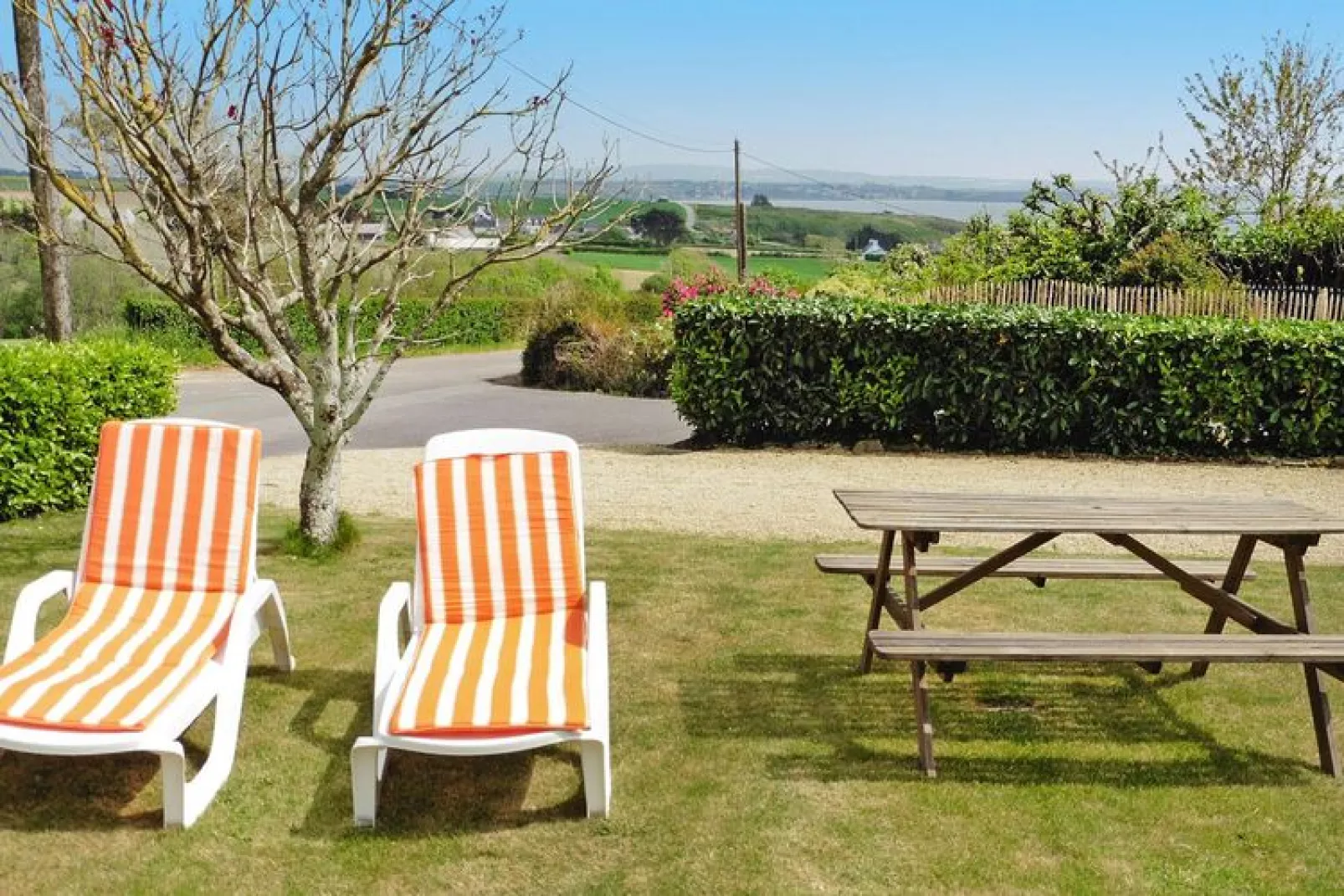 Bretonische Doppelhaushälfte in Meernähe Telgruc-sur-Mer-Gardens summer