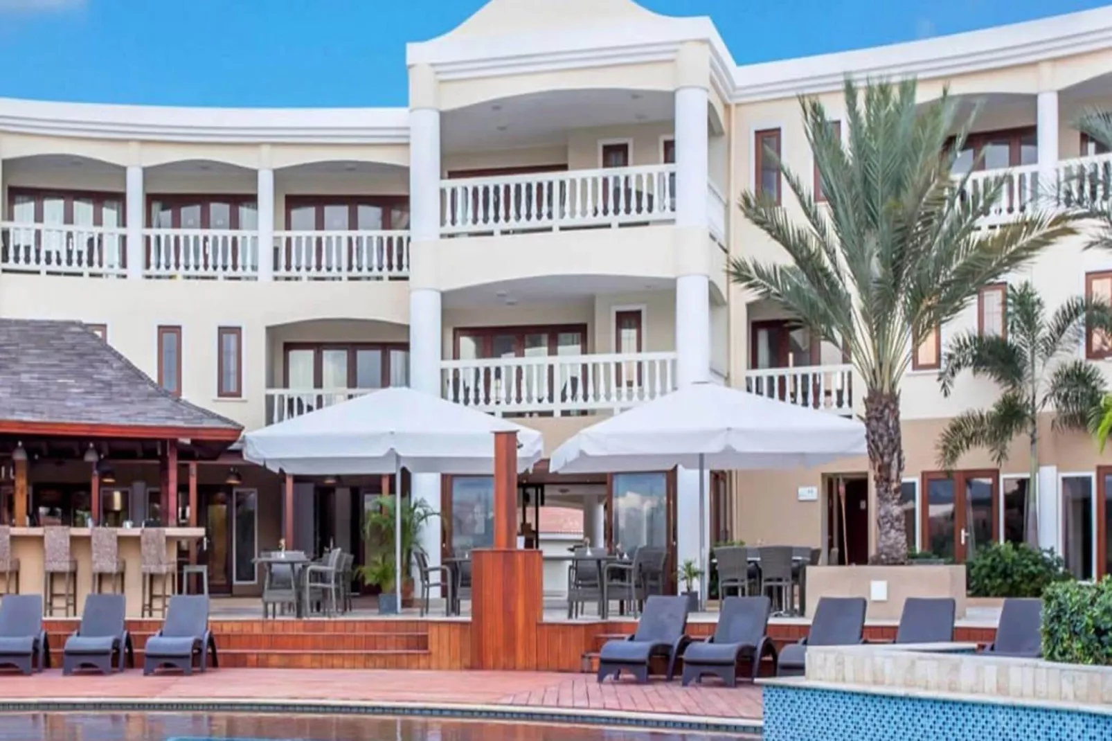 Appartement 3 bedroom-2 bathroom-Exterior in summer