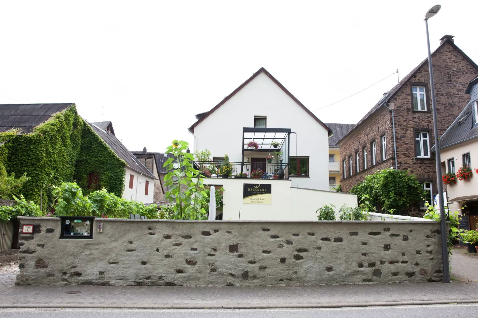 Weingut Hausmann-Exterior summer