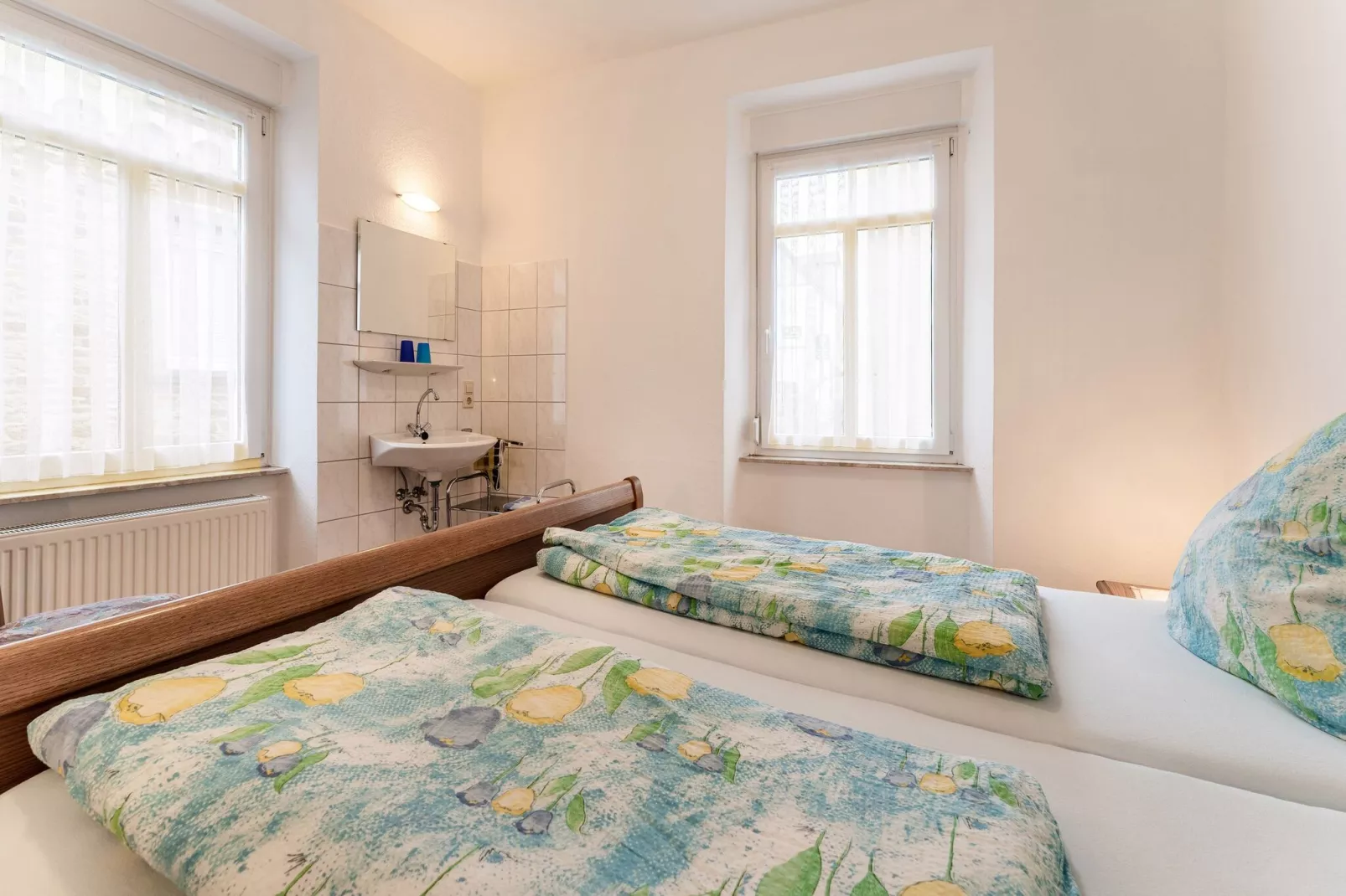Ferien-Weingut Kirch-Bedroom