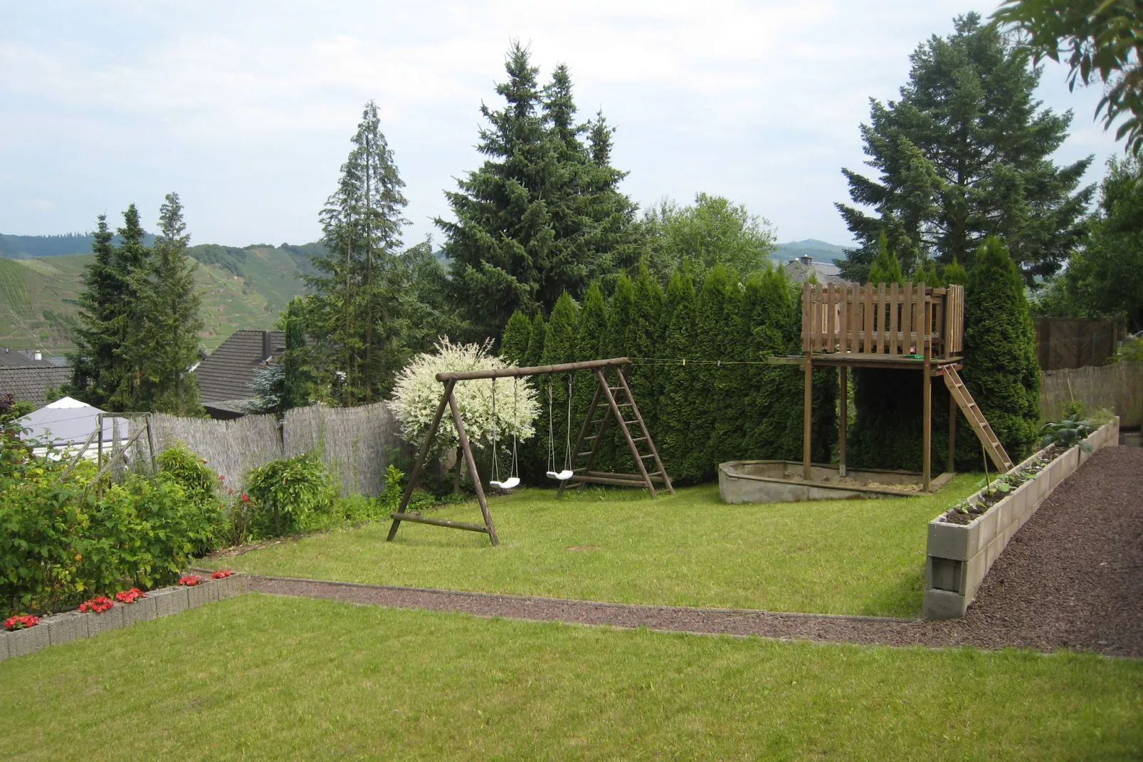 Haus Moselblick-Gärten Sommer
