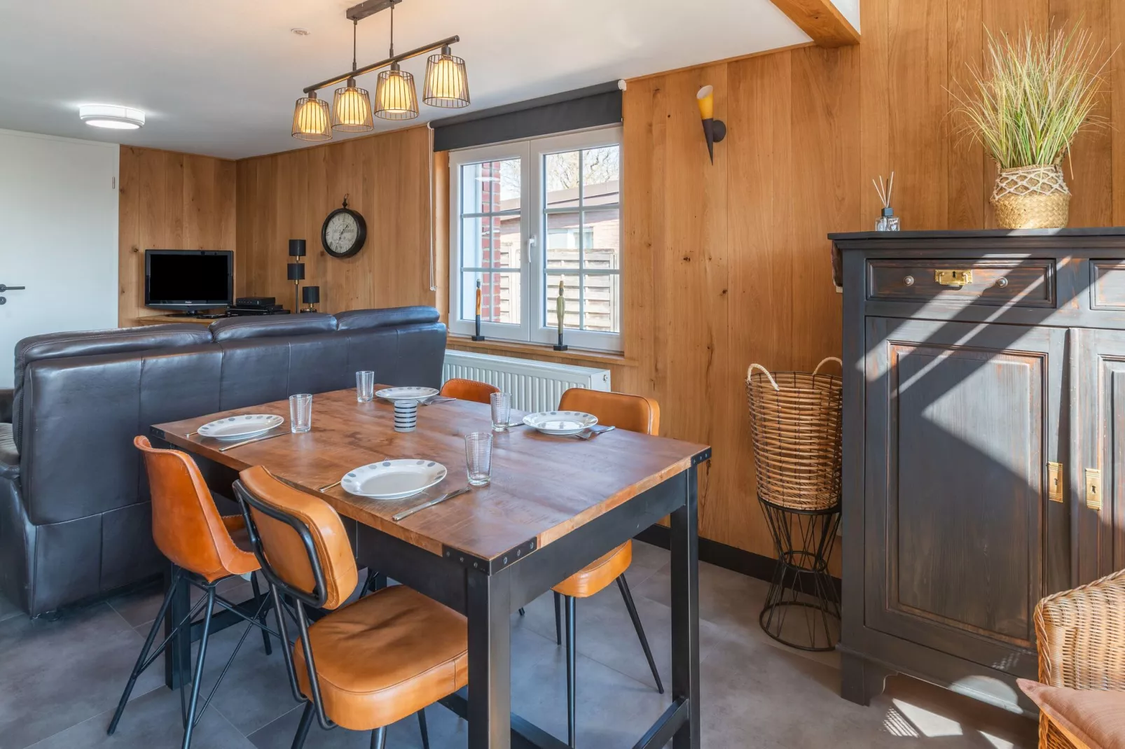 Le Chalet sous les Hetres-Salle à manger