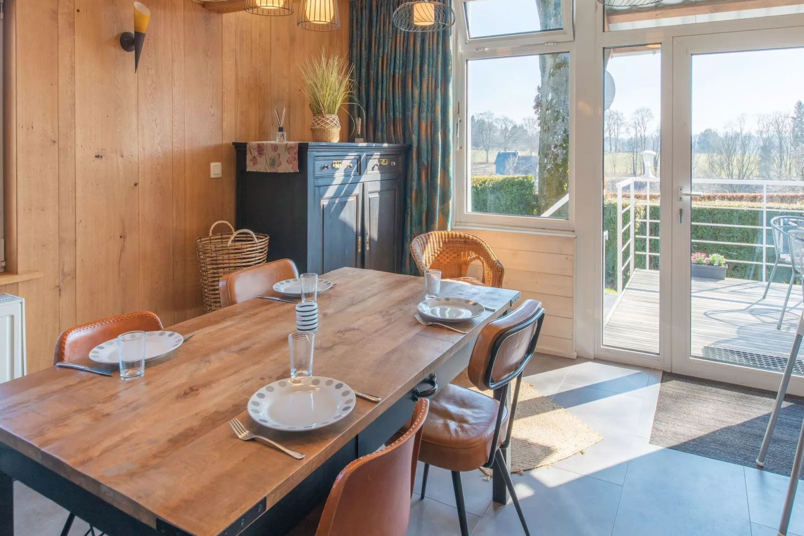Le Chalet sous les Hetres-Salle à manger