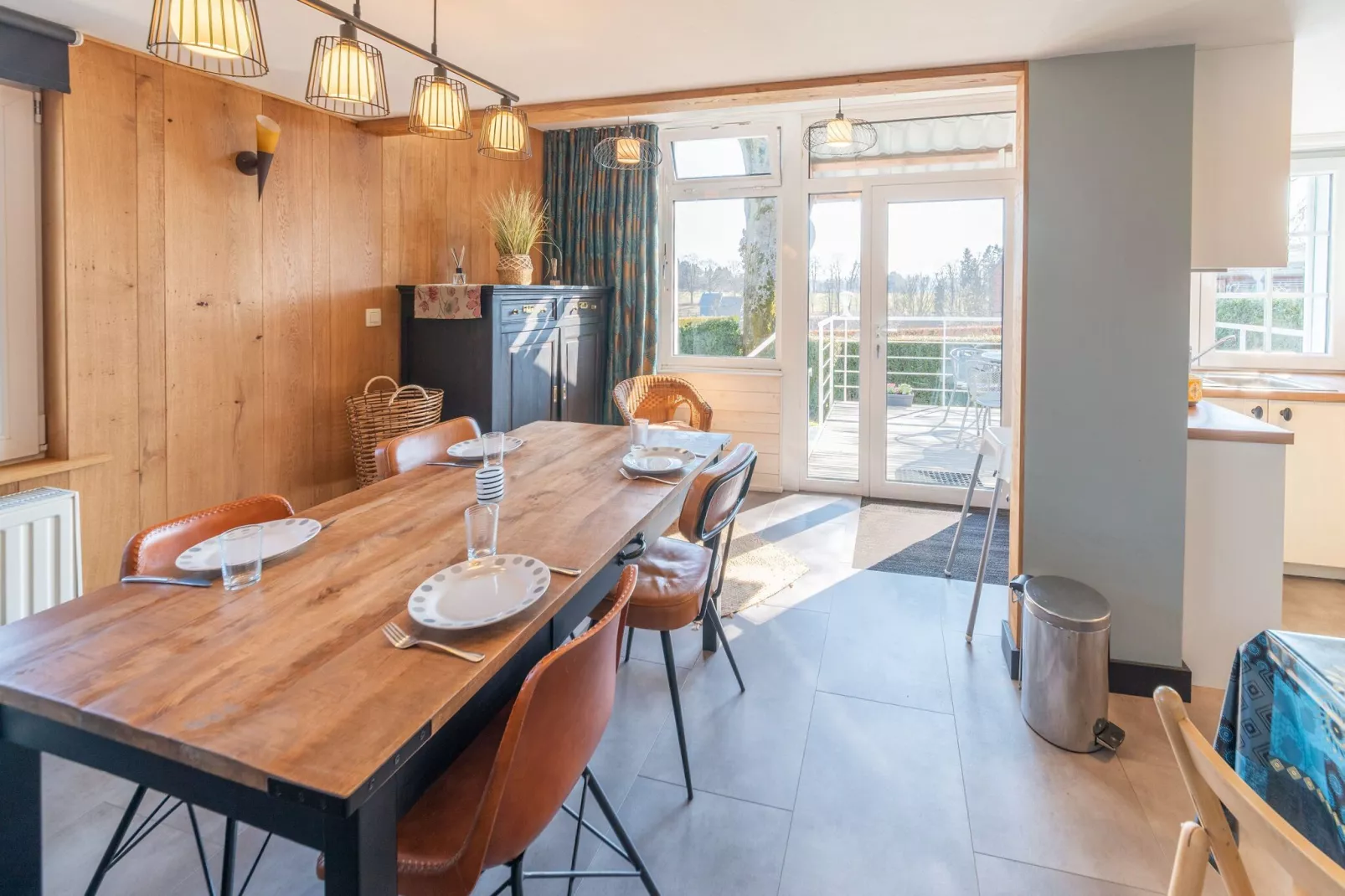 Le Chalet sous les Hetres-Salle à manger