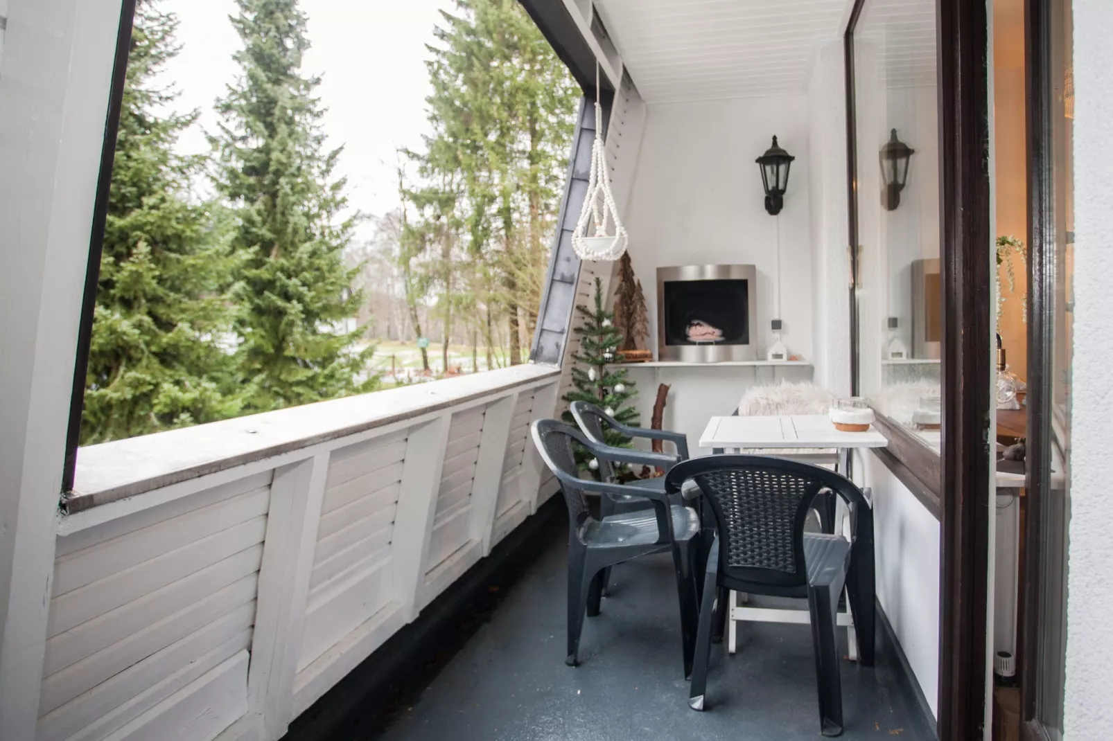 In der Büre 10-R-Terrace balcony