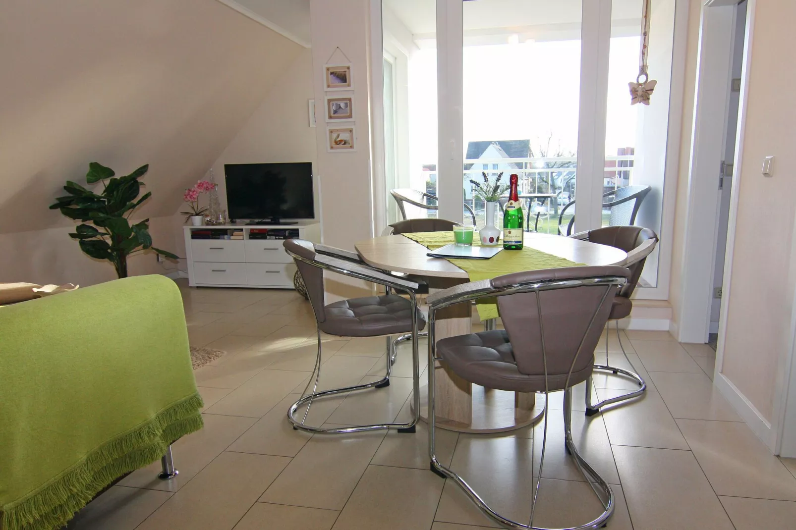 3-Raum-Wohnung für 4 Personen-Dining room