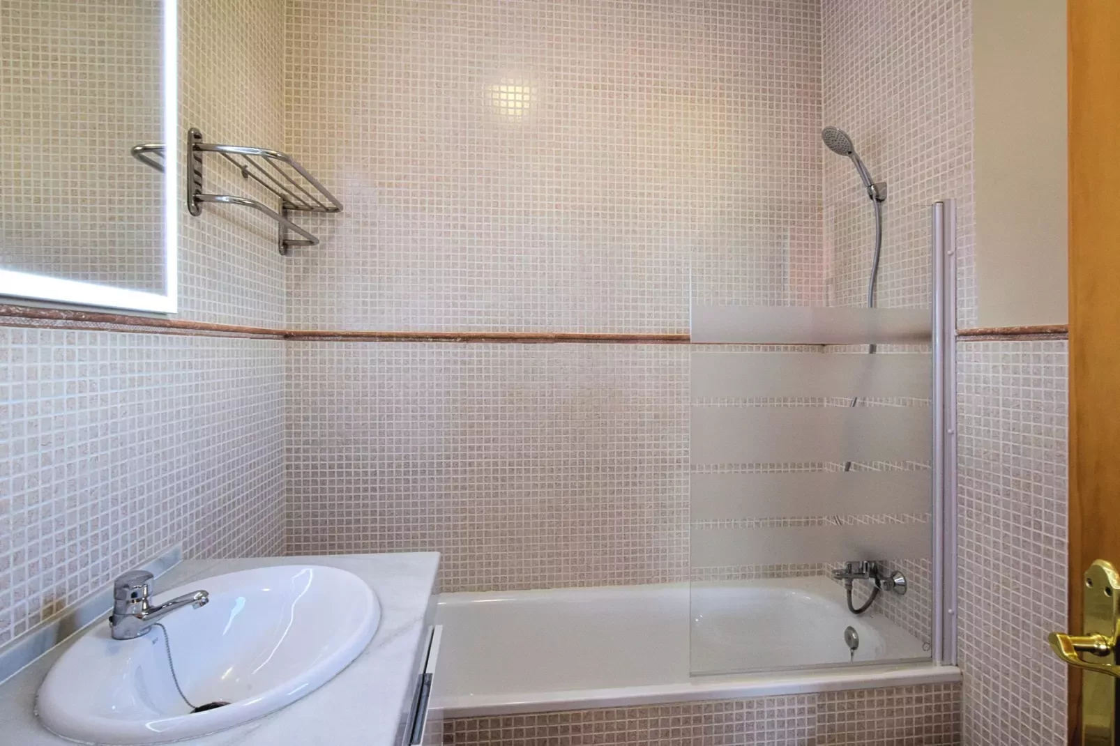 La Perla Escondida-Bathroom