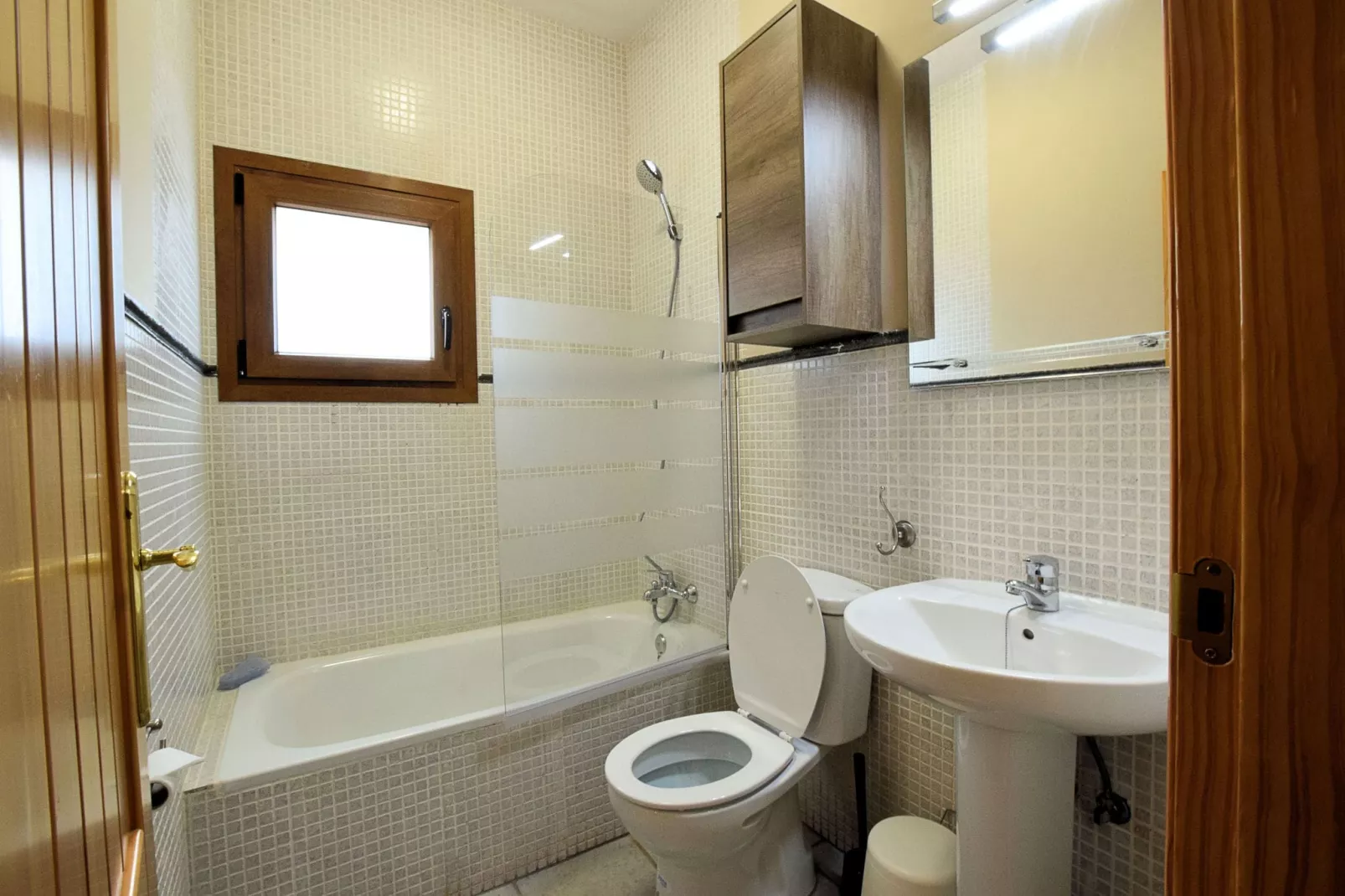 La Perla Escondida-Bathroom