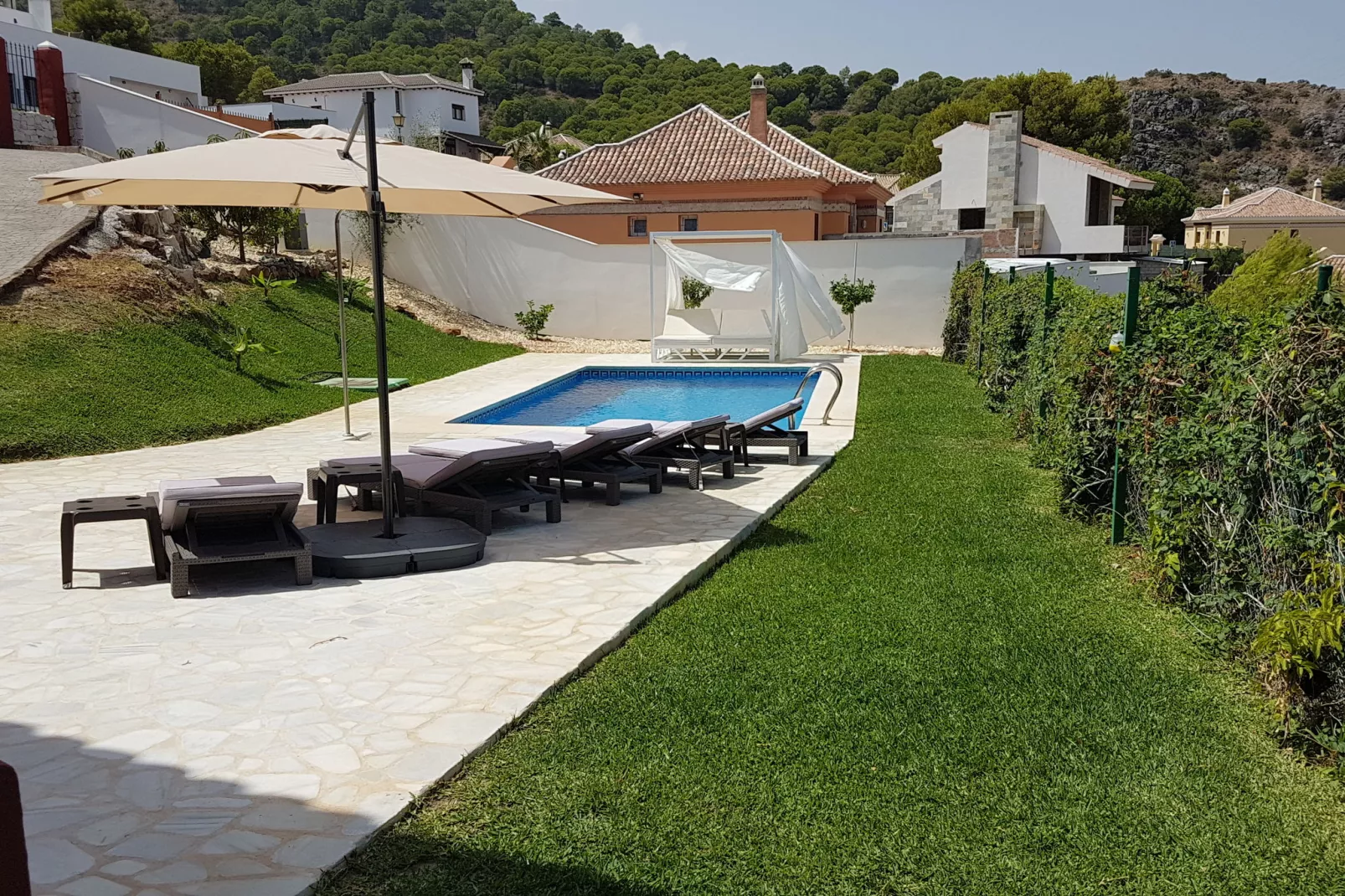 La Perla Escondida-Gardens summer