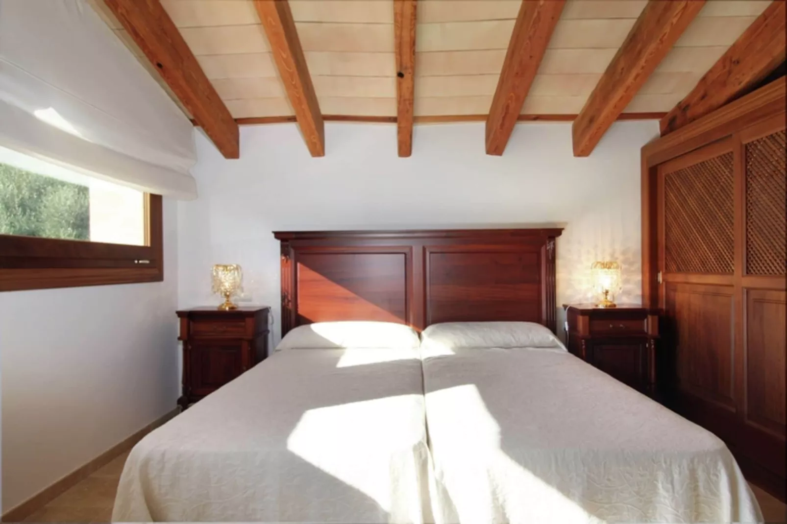 Holandis-Bedroom