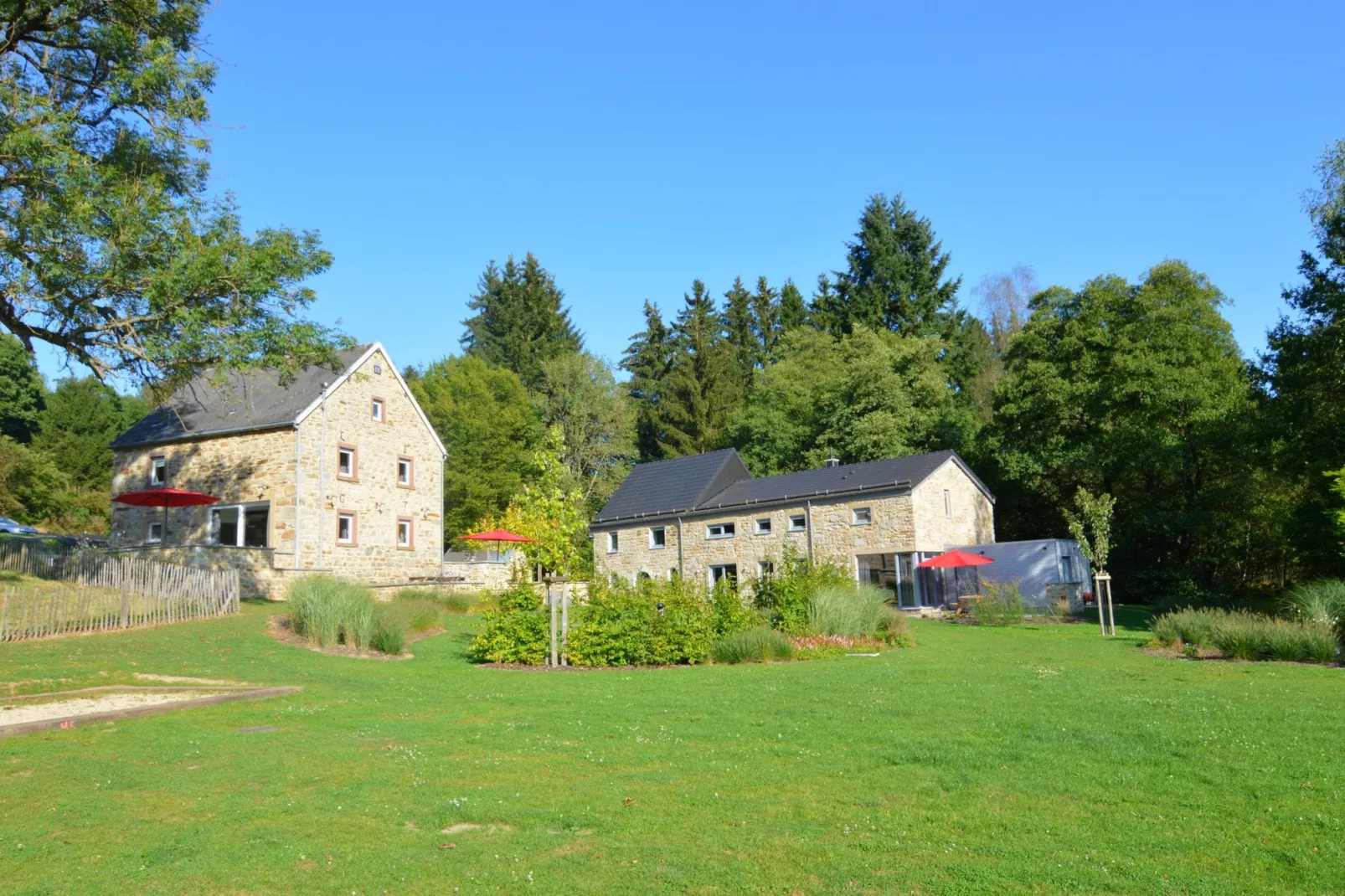 Ondenval-Exterior summer