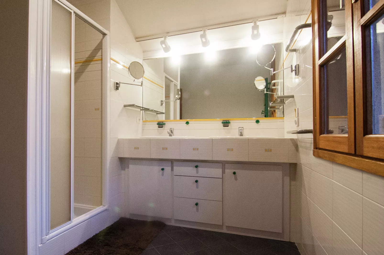 Les Raneaux 12P-Bathroom