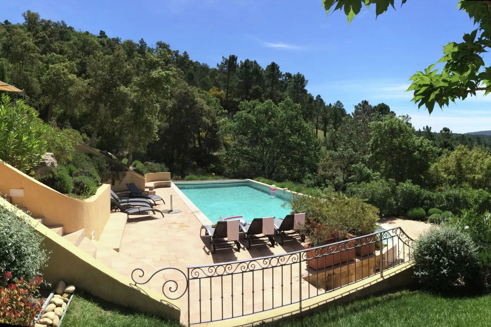 Villa Aramis-Gardens summer