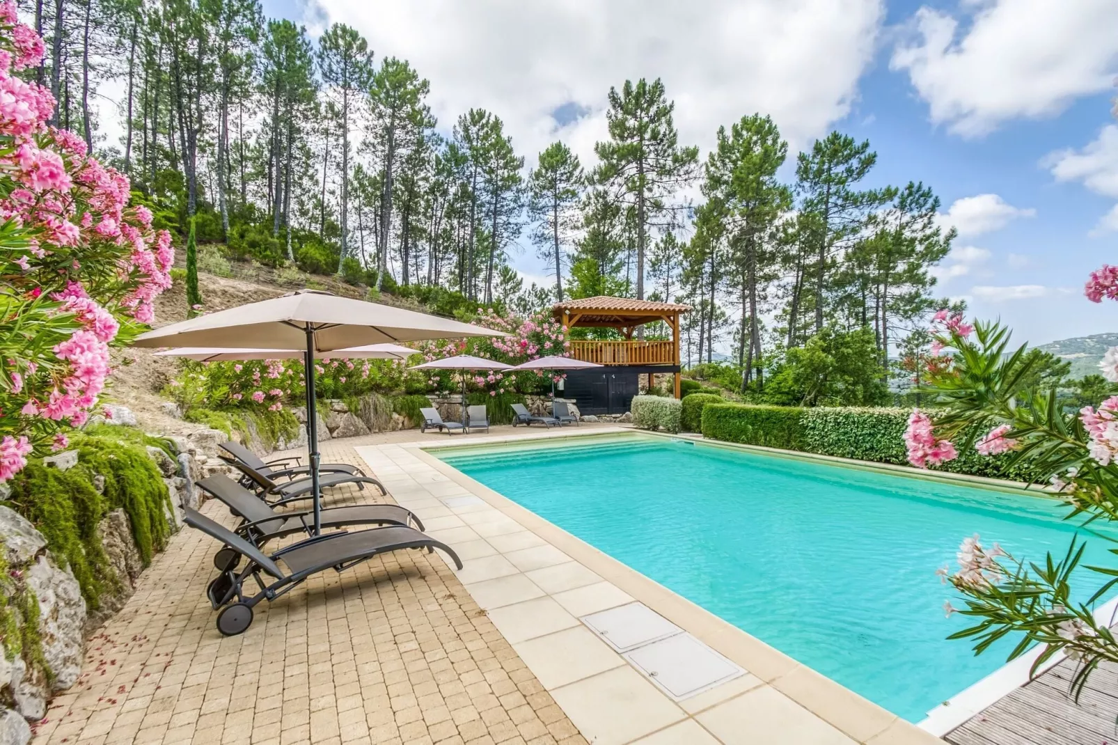 poolofhouse