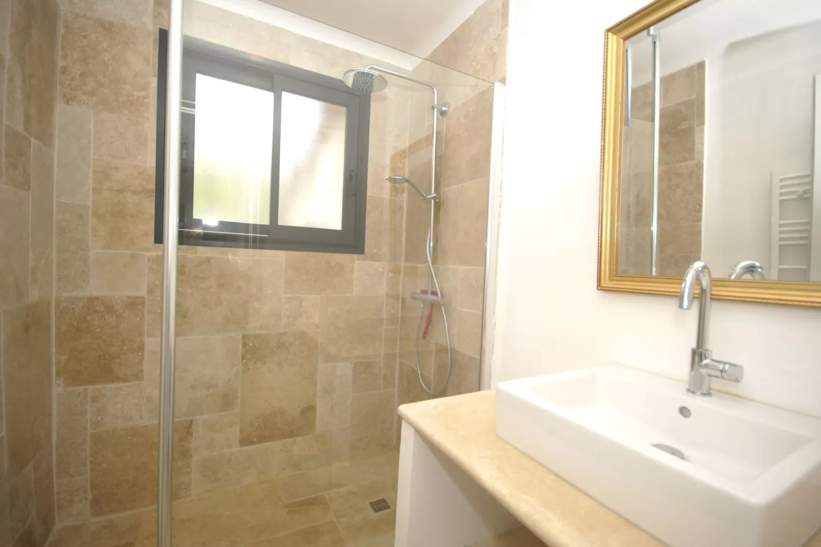 Vaubelette-Bathroom