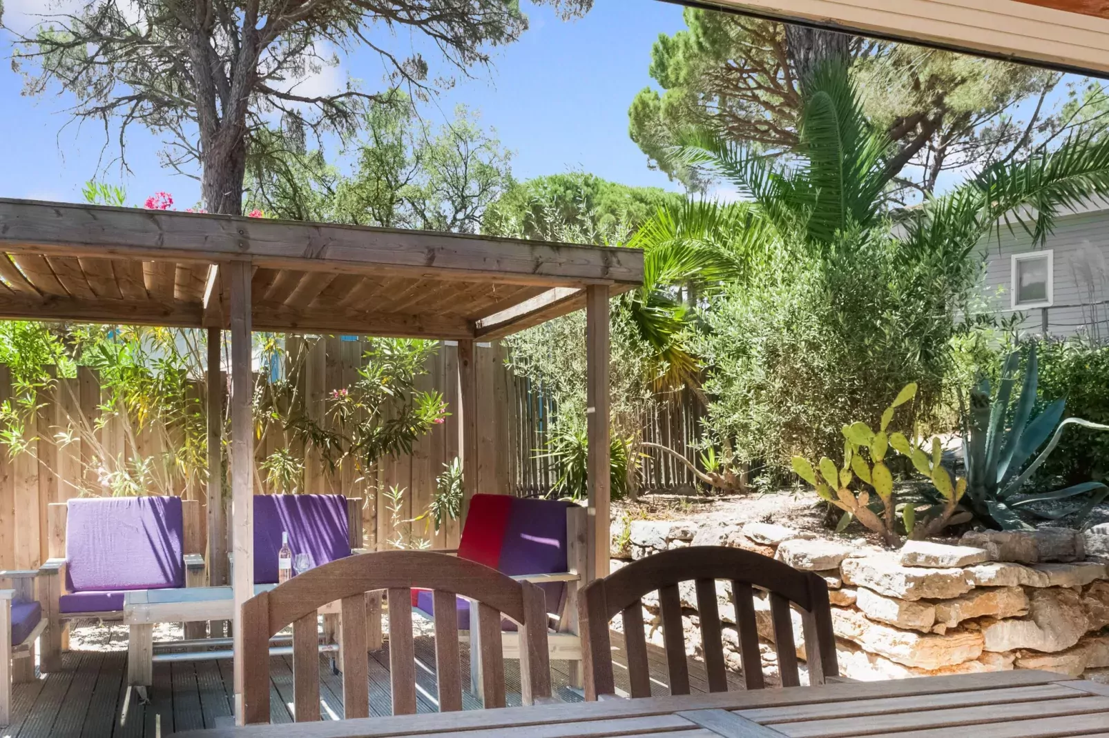 Lavande-Terrace balcony
