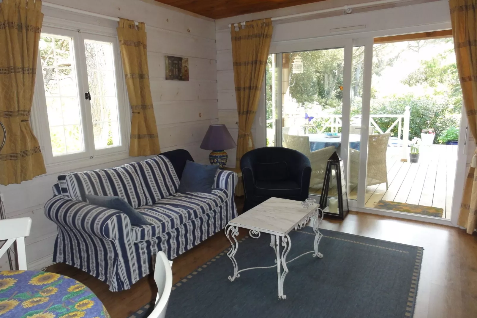 Les Baillis-Living room