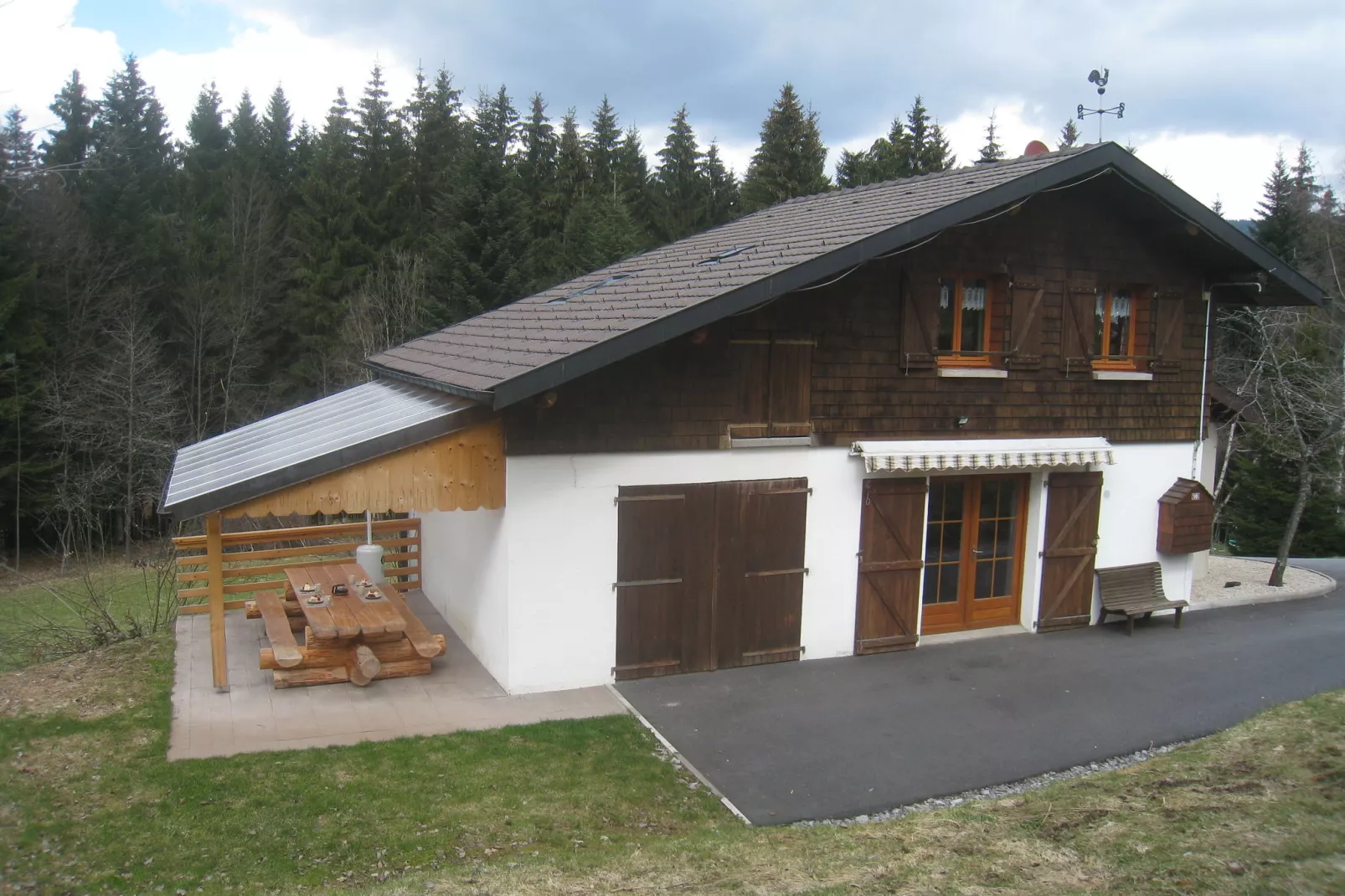 A l'Orée des Bois-Exterior summer