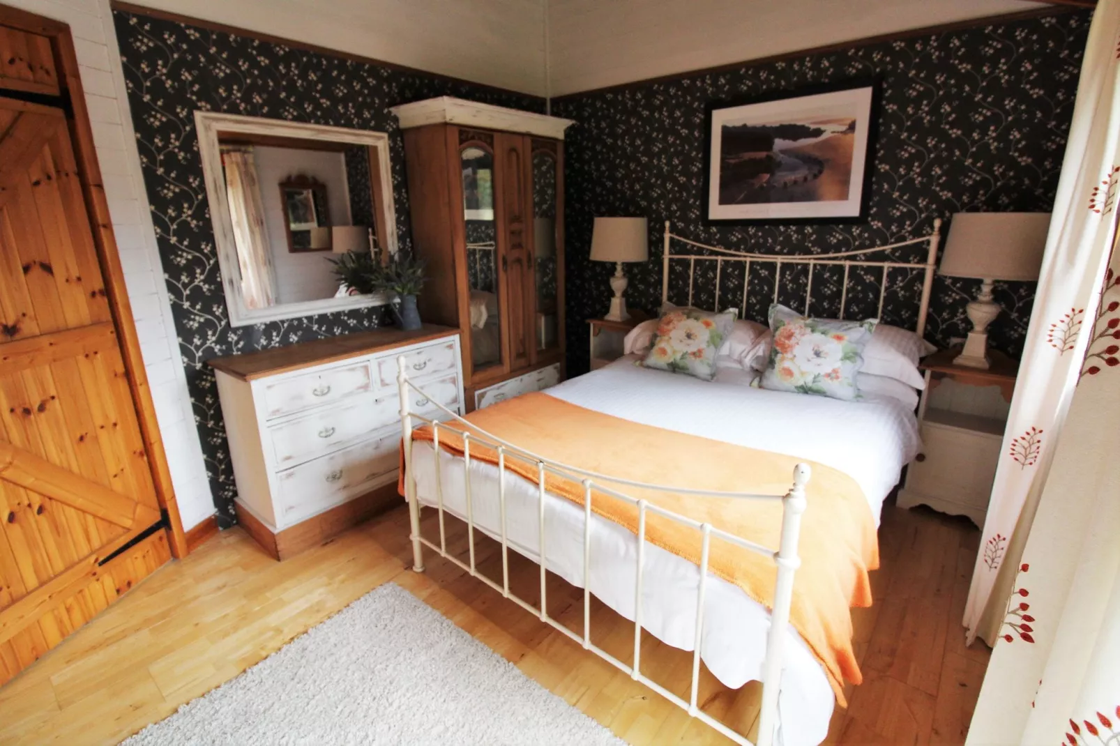 Five Waterings-Bedroom