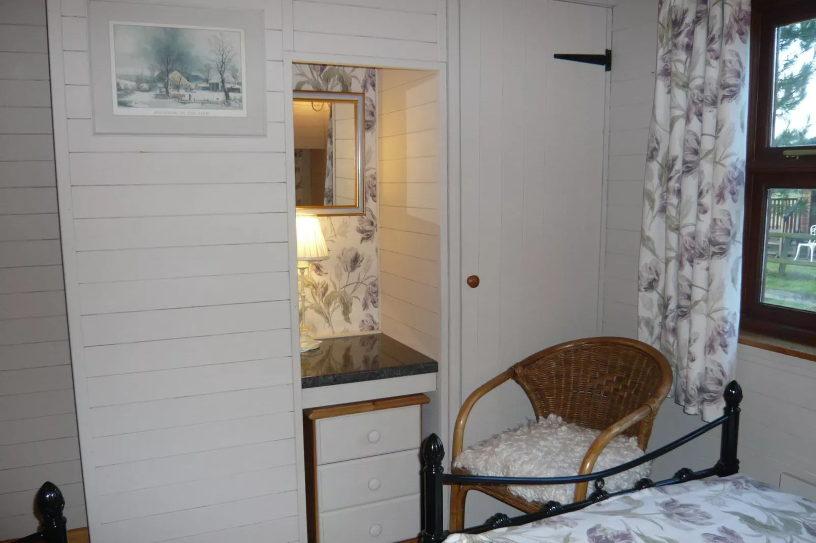 Five Waterings-Bedroom