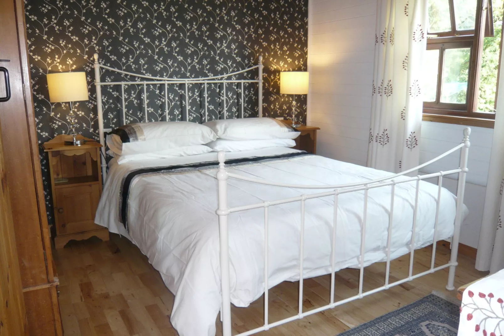 Five Waterings-Bedroom