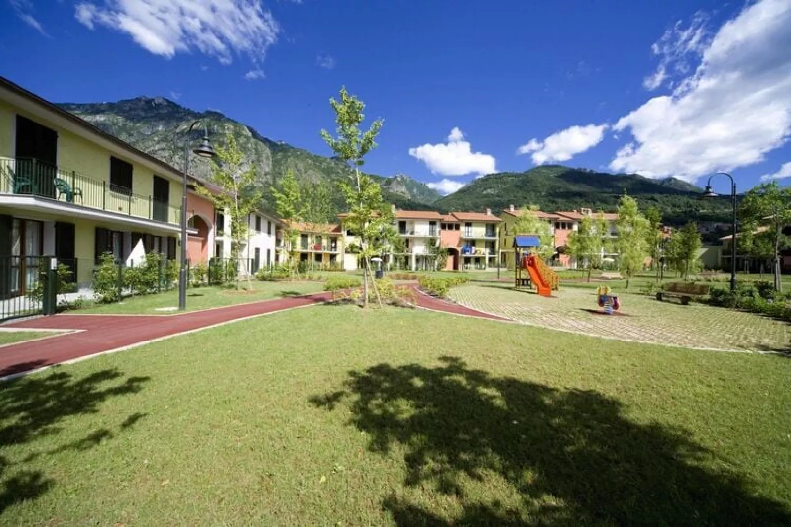 Residence Porto Letizia Porlezza  -B4 Palaca 1-room 4 pax Mountain View Deluxe P1MD4 8204-Gardens summer