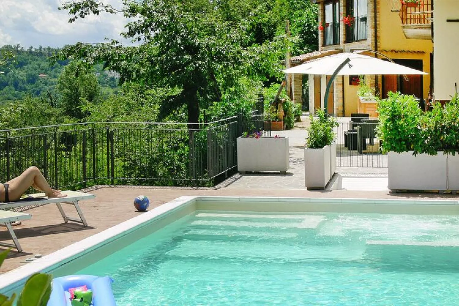 Agri-tourism La Filomena Montefortino - l'Infinito - Swimming pool
