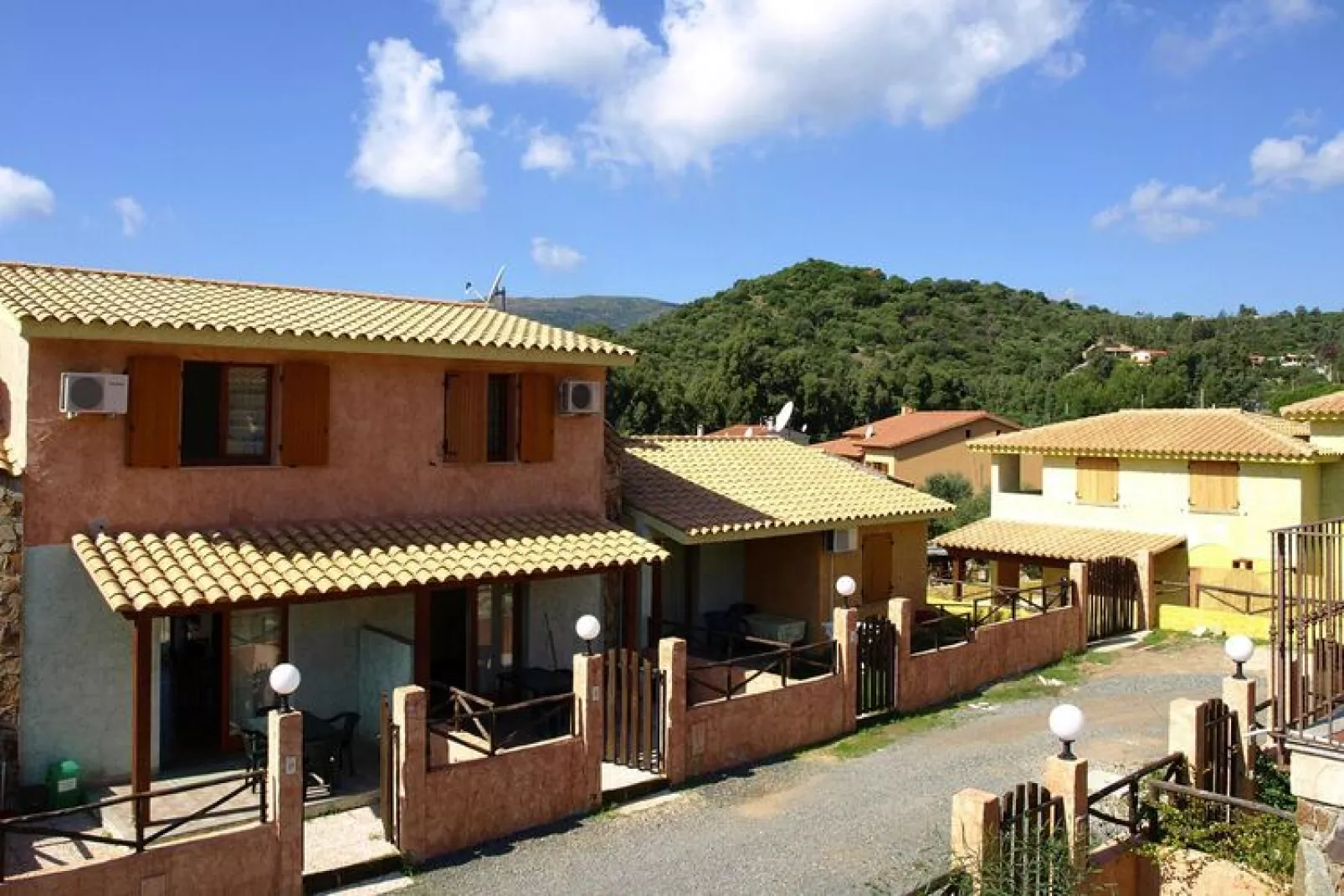 Case Vacanze  Chia-Trilo 4/5-Exterior summer