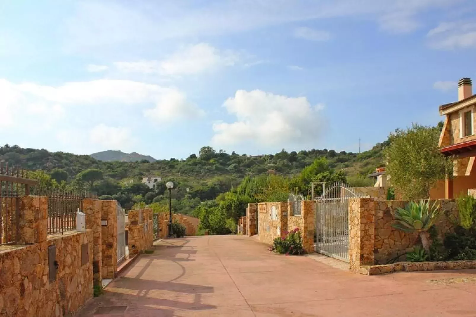 Apartments Santa Margherita di Pula-Trilo 4/5 Jana Margherita-Außenbereich Sommer