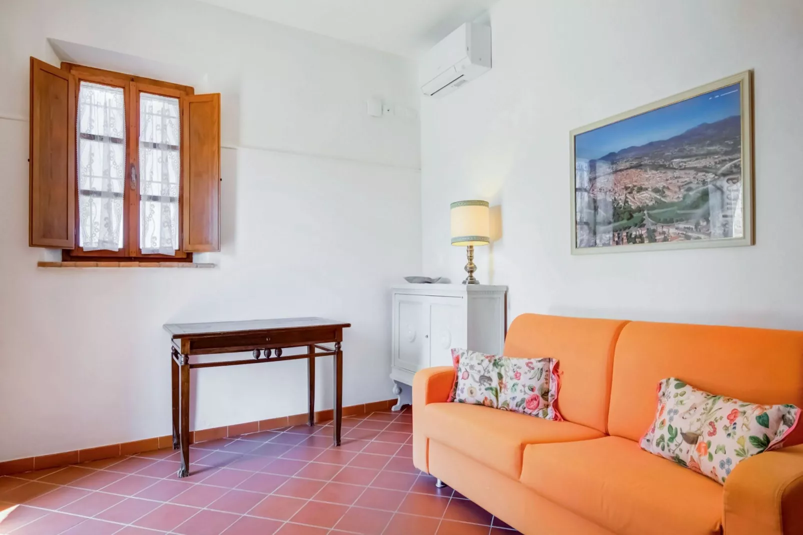Rosa-Living room