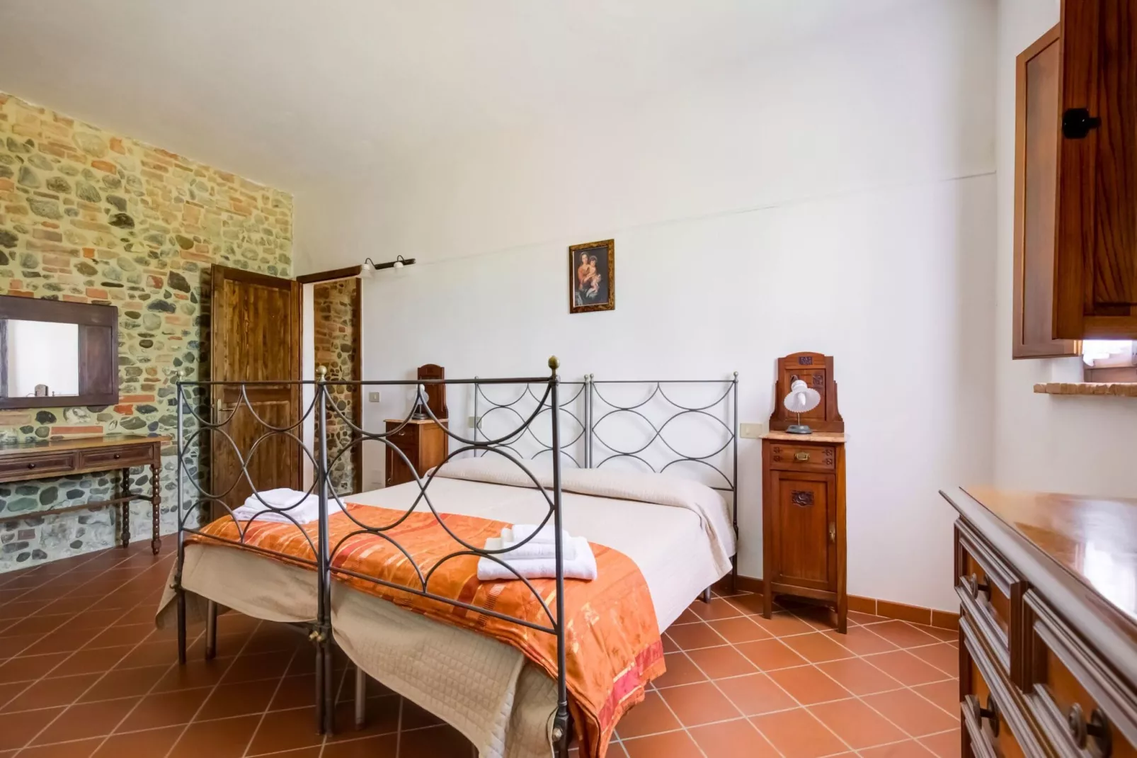Rosa-Bedroom