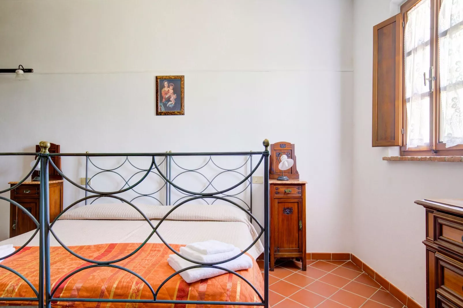 Rosa-Bedroom